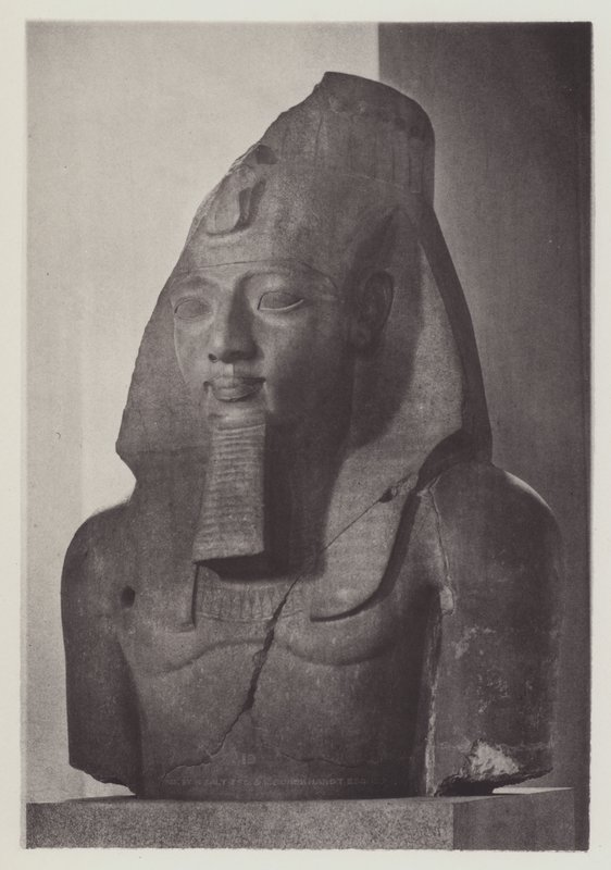 Rameses II:s kolossala huvud (svartvitt foto) av English Photographer