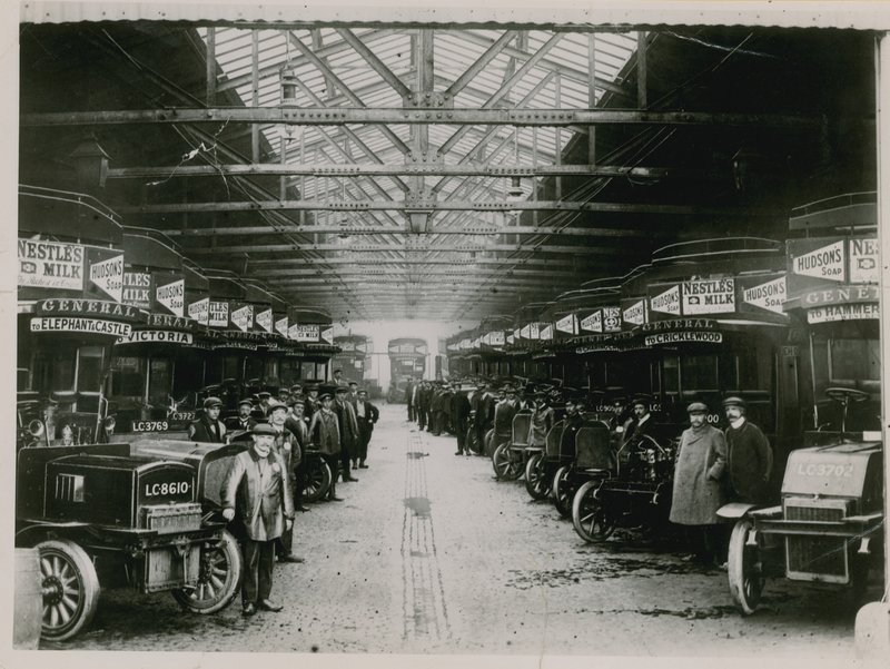 Cricklewood Garage av English Photographer