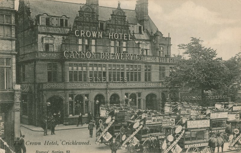 Crown Hotel, Cricklewood av English Photographer