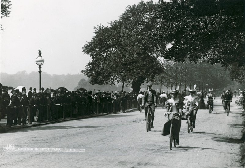 Cykling i Hyde Park, ca 1895 av English Photographer