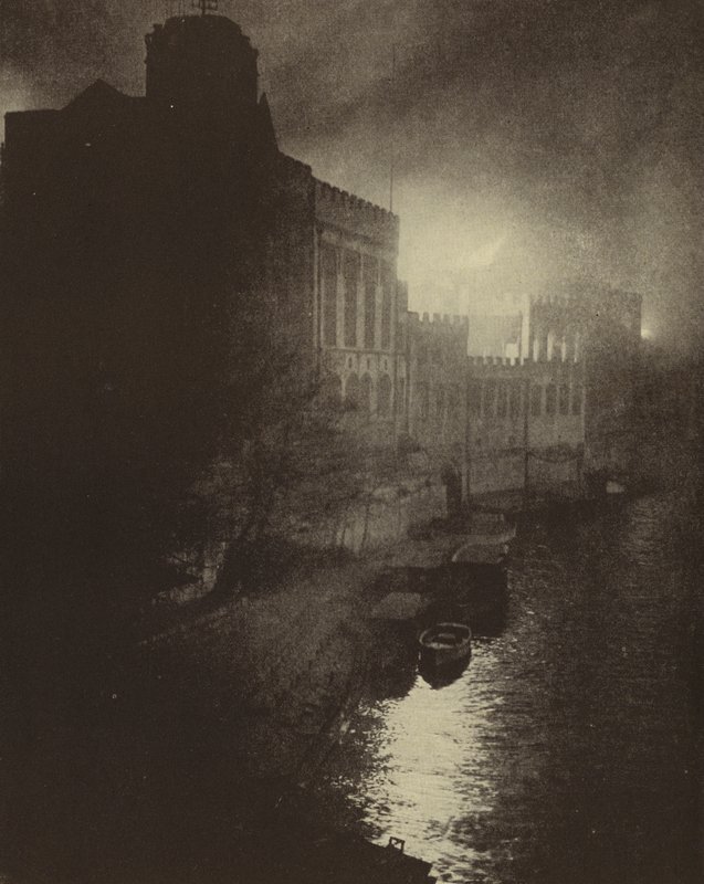 Förstörelse av Yorks medeltida Guildhall av ett tyskt flyganfall under Baedecker Blitz, andra världskriget, april 1942 (s/v foto) av English Photographer