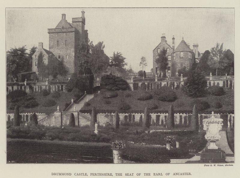 Drummond Castle, Perthshire, säte för Earl of Ancaster av English Photographer