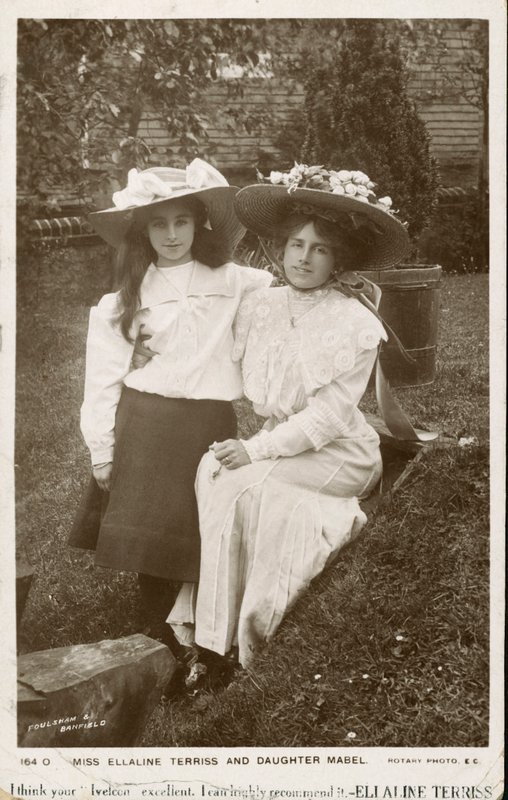 Ellaline Terriss, engelsk skådespelerska och sångerska med sin dotter, Mabel av English Photographer