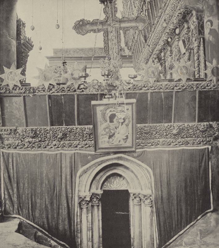Ingång till grottan i Födelsekyrkan, i grannskapet där Boaz och Ruth träffades av English Photographer