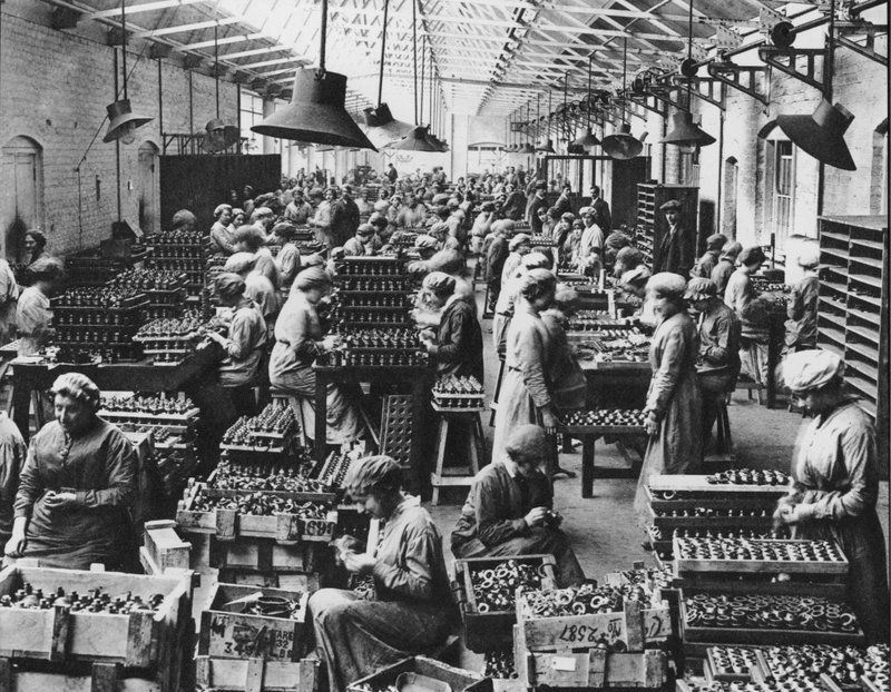 Kvinnliga krigsarbetare, WW1 (s/v foto) av English Photographer