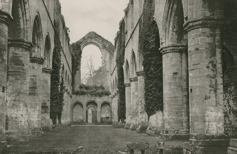 Fountains Abbey, Nave, tittar västerut av English Photographer
