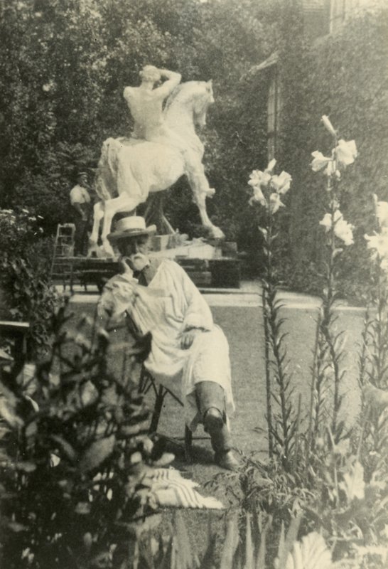 GF Watts i trädgården till Little Holland House, Melbury Road, Kensington av English Photographer