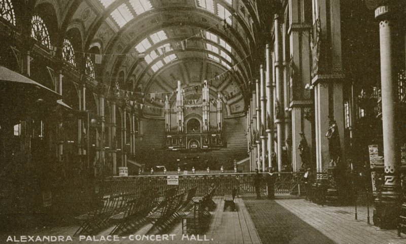 Allmän bild av konserthuset i Alexandra Palace av English Photographer