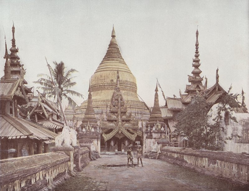 Gilded Pagoda at Pagan (färgad bild) av English Photographer