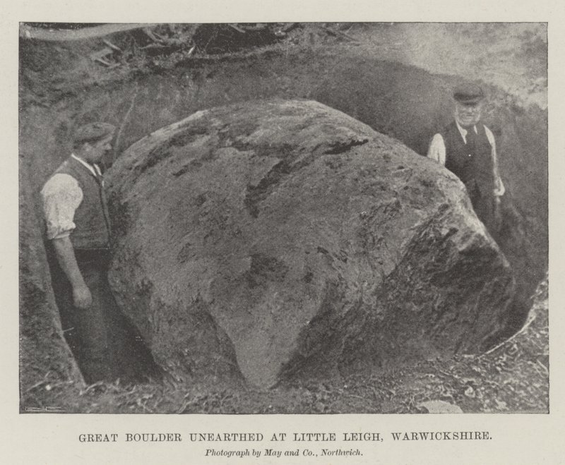 Great Boulder grävdes fram i Little Leigh, Warwickshire av English Photographer
