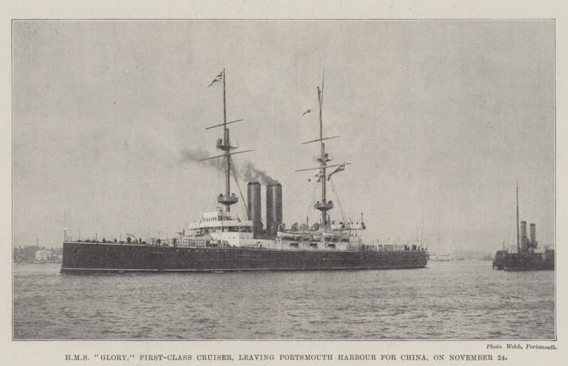 HMS Glory, förstklassig kryssare, lämnar Portsmouths hamn för Kina den 24 november av English Photographer