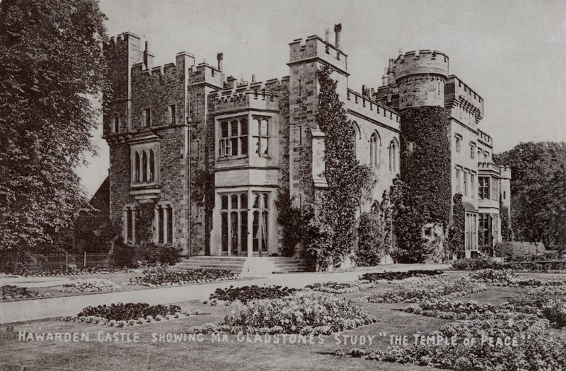 Hawarden Castle, hem för den engelske politikern och premiärministern William Gladstone, Hawarden, Flintshire, Wales (s/v foto) av English Photographer