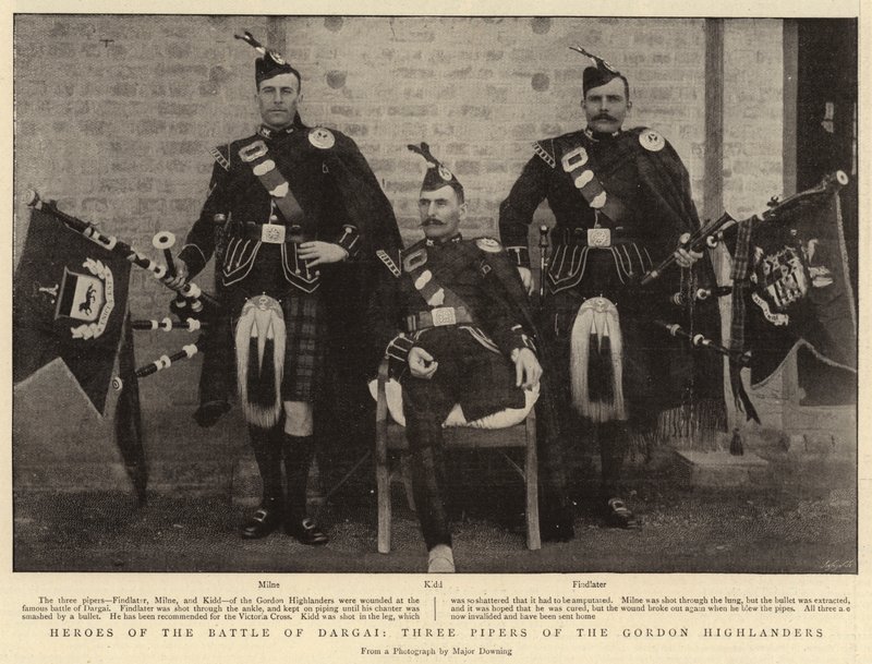 Heroes of the Battle of Dargai, Three Pipers of the Gordon Highlanders av English Photographer