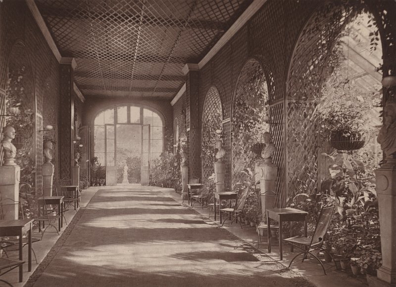 Holland House, London: Konservatorium som leder från Ball Room (s/v foto) av English Photographer