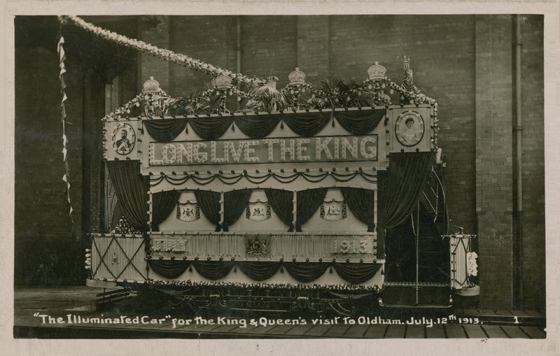 Upplyst spårvagn till minne av kungen och drottningens besök i Oldham, 12 juli 1913. Vykort skickat 1913. av English Photographer