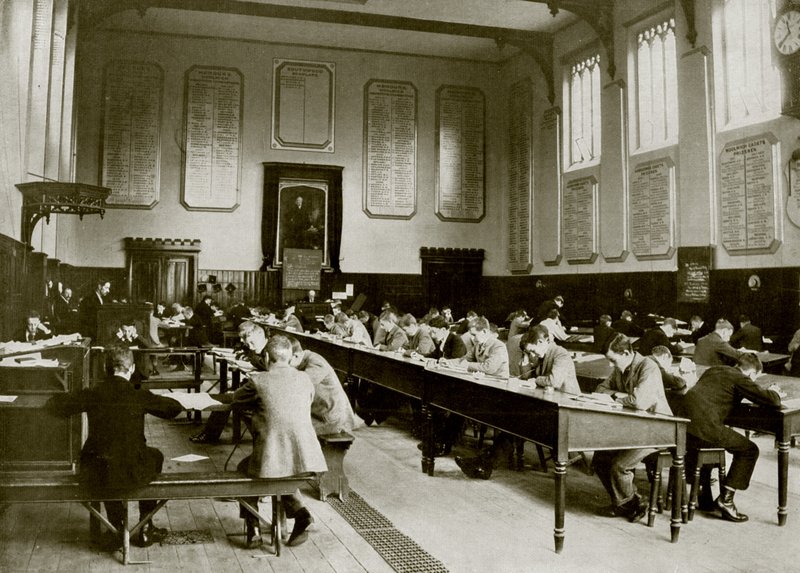 In a Great Public School: Cheltenham (s/v foto) av English Photographer