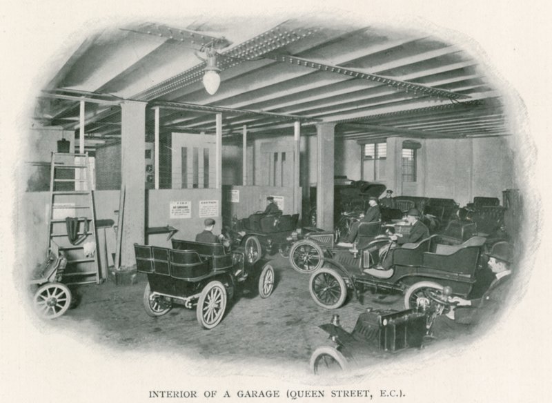 Interiör i ett garage, Queen Street, EC1 av English Photographer