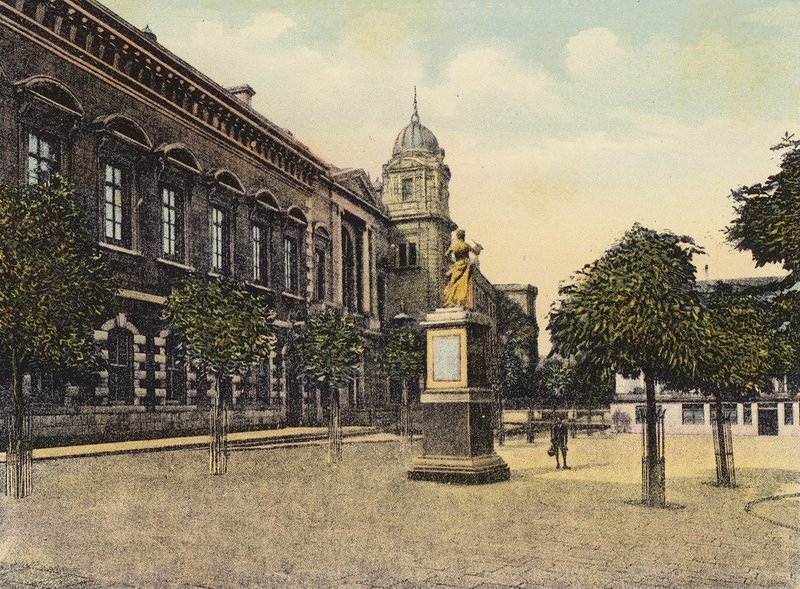 Jersey: Royal Square och Court House (färgat foto) av English Photographer