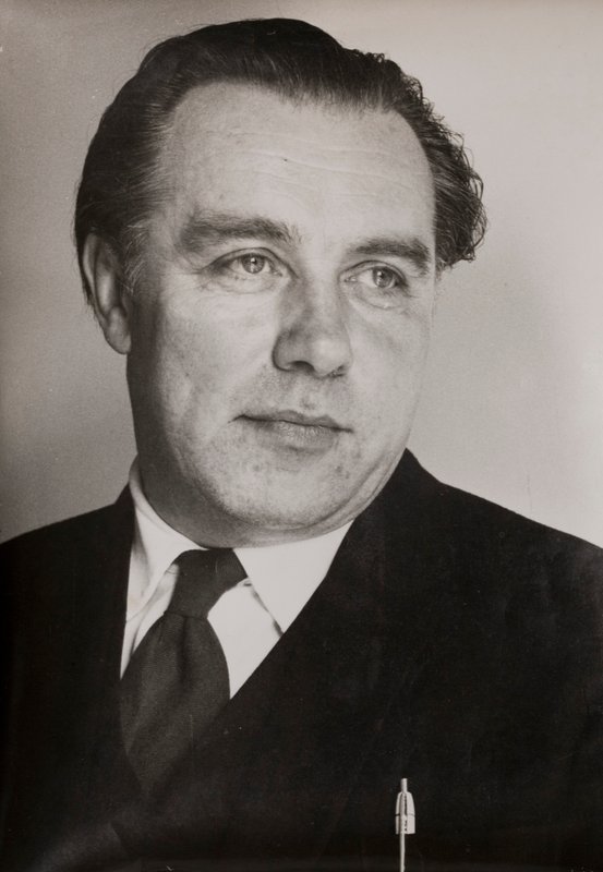 Jerzy Faczynski, polsk arkitekt som kom till Storbritannien som flykting 1941 (s/v foto) av English Photographer