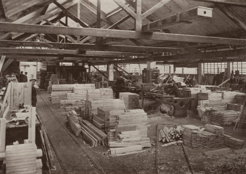 Snickerifabrik, Burton-on-Trent: Utsikt över snickerimaskinverkstad nr 2 (s/v foto) av English Photographer