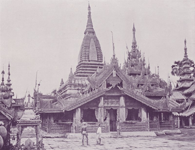 Khawn eller Canopy framför Pagoda, Pagan av English Photographer