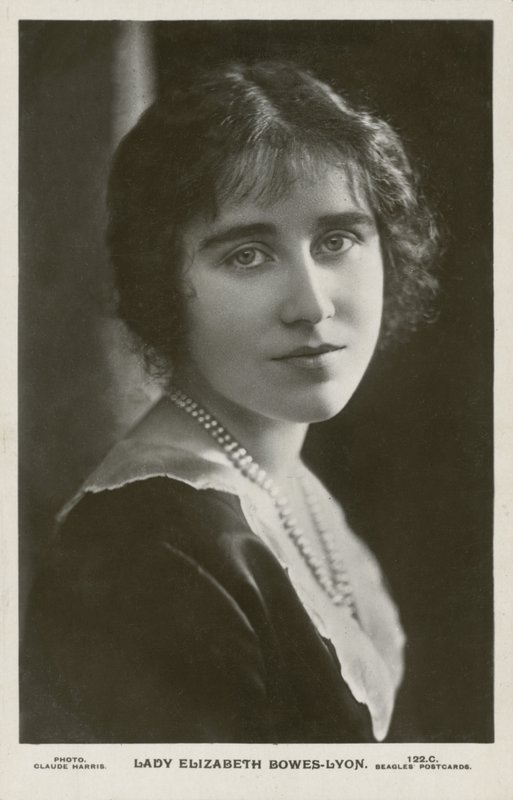 Lady Elizabeth Bowes-Lyon (s/v foto) av English Photographer