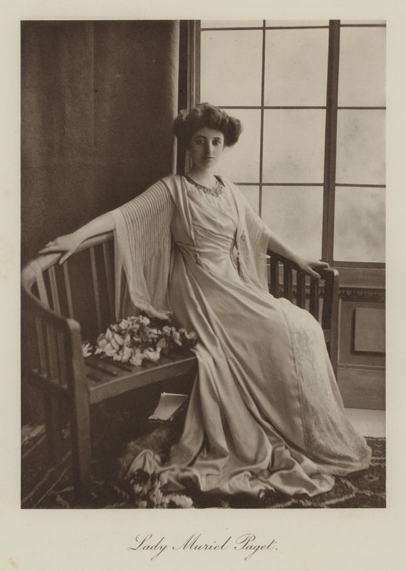 Lady Muriel Paget (svartvitt foto) av English Photographer