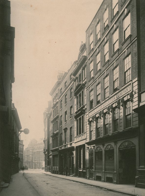 Lombard Street, London; fotografera; daterad juni 1885 av English Photographer