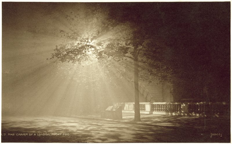 London natt dimma (svartvitt foto) av English Photographer