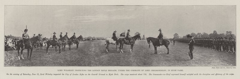 Lord Wolseley inspekterar London Rifle Brigade, under befäl av Lord Cholmondeley, i Hyde Park av English Photographer