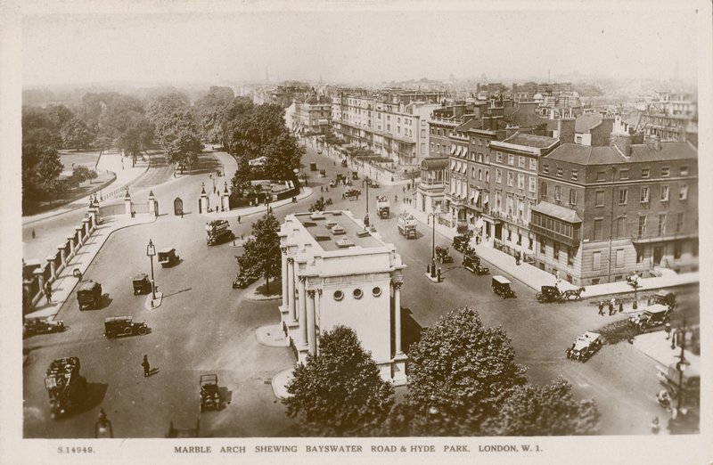 Marble Arch som visar Bayswater Road och Hyde Park, London av English Photographer