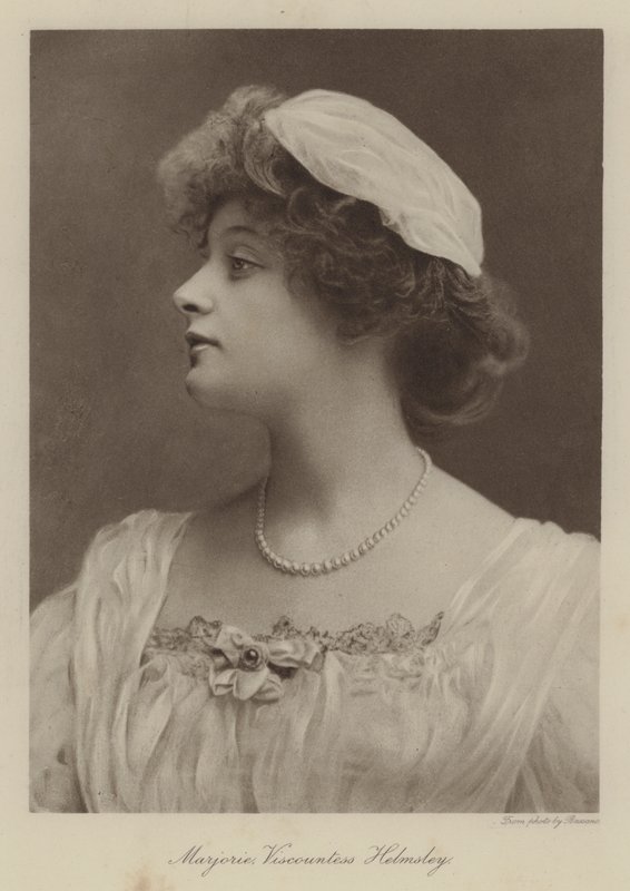 Marjorie Viscountess Helmsley (svartvitt foto) av English Photographer