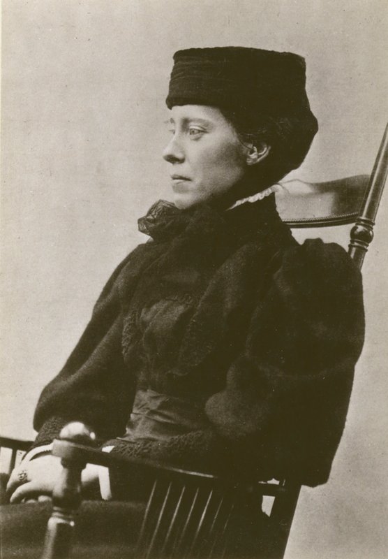 Mary Kingsley, porträtt, sittande, bär hatt (s/v foto) av English Photographer