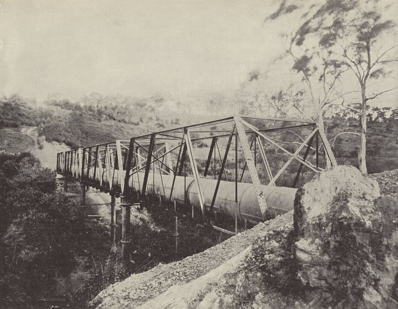 Melbourne Water Supply Pipes, över Plenty River, Greensborough av English Photographer