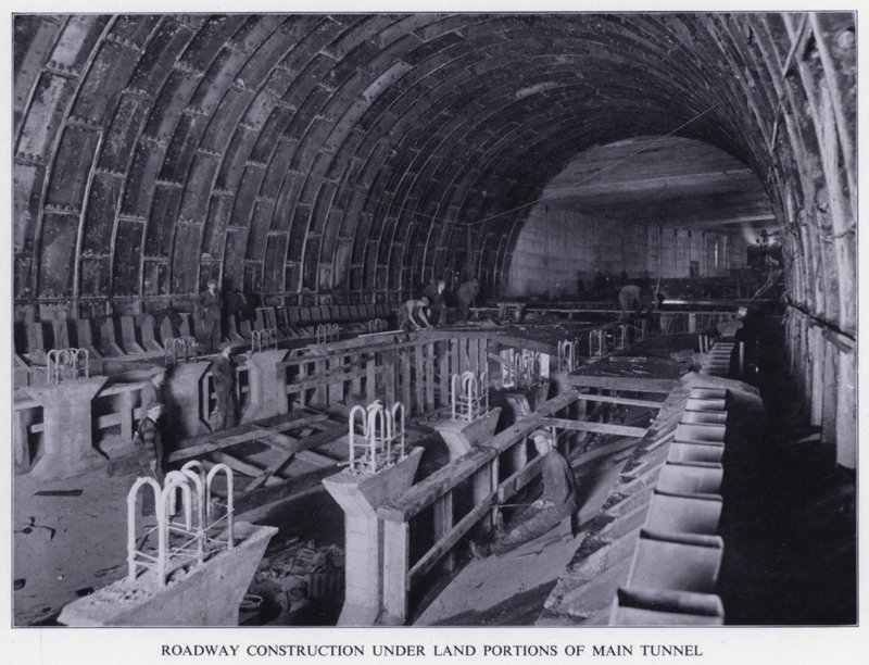 Mersey Tunnel: Vägkonstruktion under landdelar av huvudtunneln (s/v foto) av English Photographer