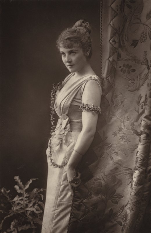 Miss Adelaide Detchon av English Photographer