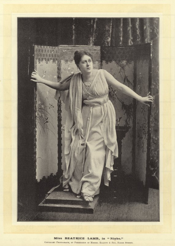 Miss Beatrice Lamb, i Niobe av English Photographer