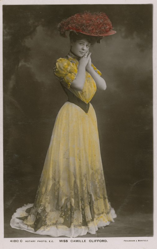 Miss Camille Clifford av English Photographer