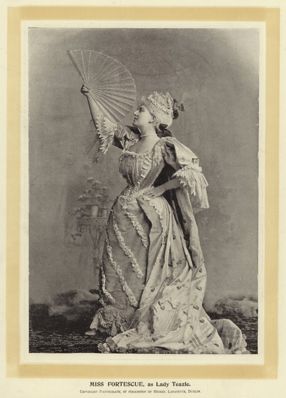 Miss Fortescue, som Lady Teazle av English Photographer