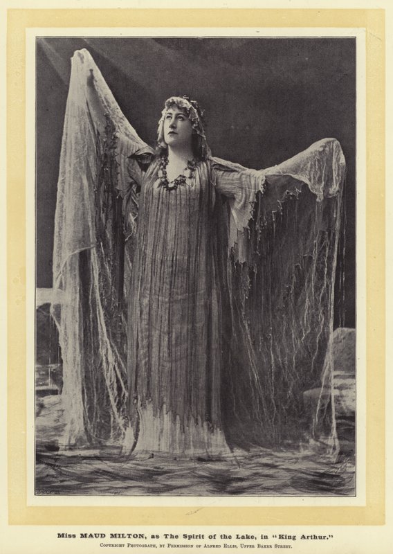 Miss Maud Milton, som The Spirit of the Lake, i King Arthur av English Photographer