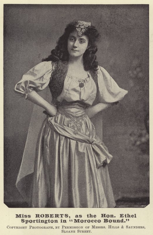 Miss Roberts, som Hon Ethel Sportington i Marocko Bound av English Photographer