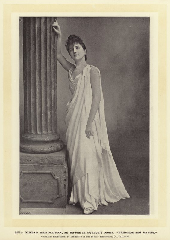 Mlle Sigrid Arnoldson, som Baucis i Gounods Opera, Philemon och Baucis av English Photographer