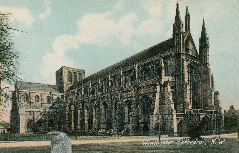 Nordväst utsikt över Winchester Cathedral. Vykort skickat 1913. av English Photographer