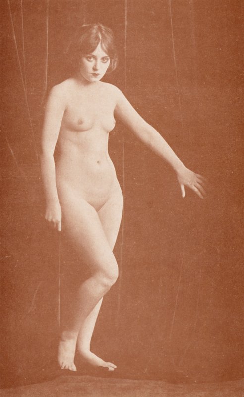 Nudistkonst: Apres le Bain (svartvitt foto) av English Photographer