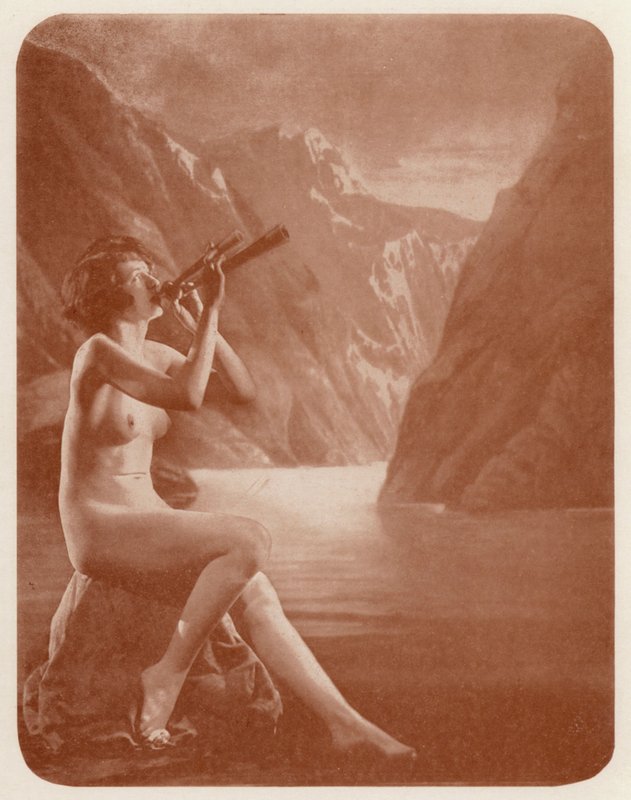 Nudistkonst: Echoes (svartvitt foto) av English Photographer
