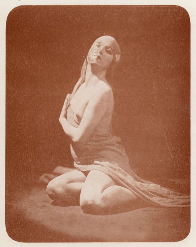 Nudistisk konst: Etude (svartvitt foto) av English Photographer