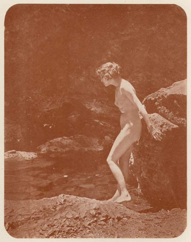Nudistisk konst: Fancies (svartvitt foto) av English Photographer