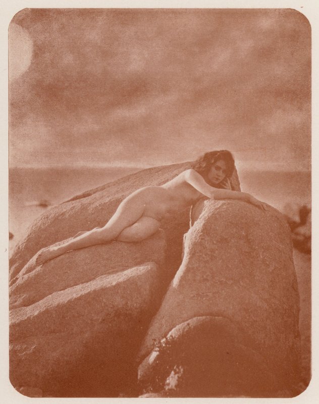 Nudistkonst: Lorelei (svartvitt foto) av English Photographer