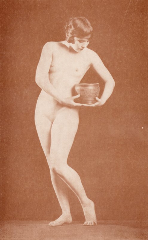 Nudistkonst: Parthenia (svartvitt foto) av English Photographer