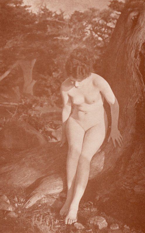 Nudistkonst: Vårtid (svartvitt foto) av English Photographer